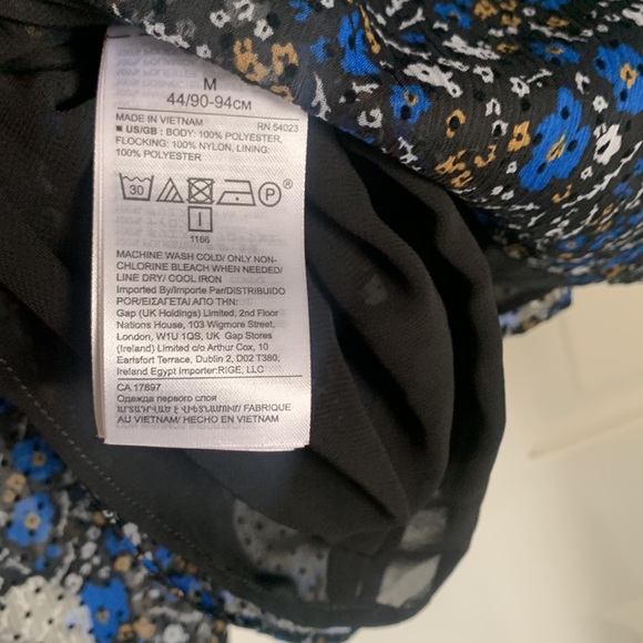 NWT Banana republic blue floral size medium with keyhole in the back blouse new - Picture 6 of 6